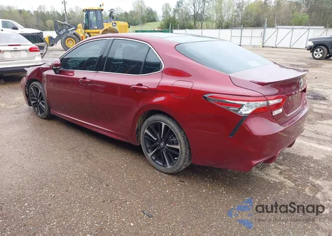 2018 Toyota Camry Xse z USA, uszkodzony, nr VIN 4T1B61HK7JU513657